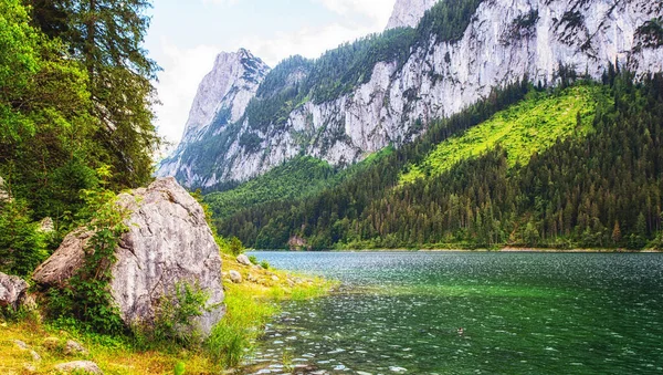 Der Gosauer See Ist Ein Kleiner Bergsee Eingebettet Wunderschöne Natur — Stockfoto