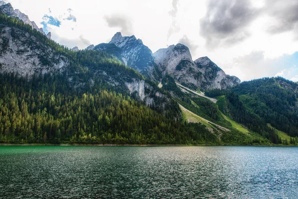 Der Gosauer See Ist Ein Kleiner Bergsee Eingebettet Wunderschöne Natur — Stockfoto