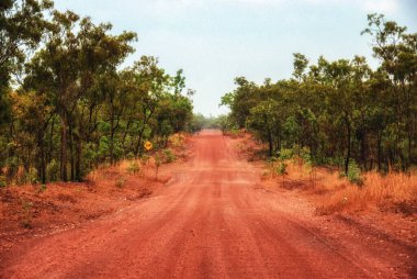 Avustralya toprak yolu Kakadu Ulusal Parkı, Kuzey Bölgesi, Avustralya