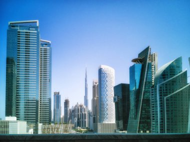 Dubai şehir merkezinin Skyline 'ı, Dubai şehir merkezindeki Burj Dubai olarak bilinen Burj Halife' nin yüksek metal yapısı da dahil olmak üzere.