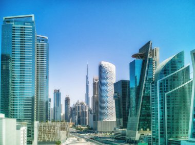 Dubai şehir merkezinin Skyline 'ı, Dubai şehir merkezindeki Burj Dubai olarak bilinen Burj Halife' nin yüksek metal yapısı da dahil olmak üzere.
