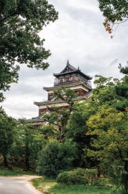 Hiroşima Kalesi, Japonya 'nın Hiroşima şehrinde bir şatodur ve Hiroşima' nın daimyolarının evidir..