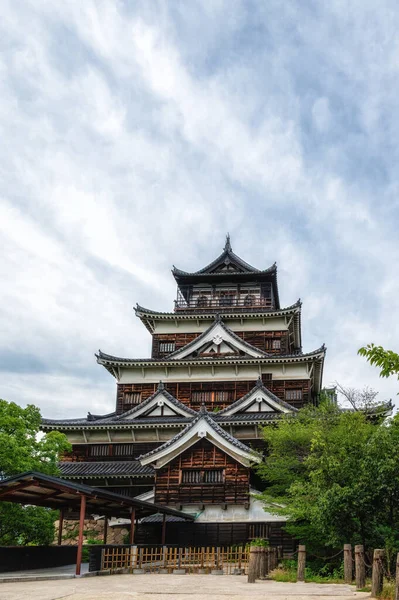 Hiroşima Kalesi, Japonya 'nın Hiroşima şehrinde bir şatodur ve Hiroşima' nın daimyolarının evidir..