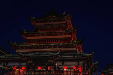 Yu Garden, Huangpu Bölgesi 'nde Şangay' ın kuzeydoğusundaki Şehir Tanrısı Tapınağı 'nın yanında yer alan büyük bir Çin bahçesidir.,