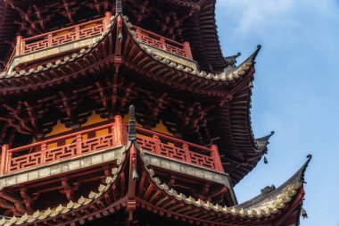 Longhua Tapınağı 'ndaki Antik Longhua Pagoda Maitreya Buddha' ya adanmış bir Budist Tapınağı. Şangay 'daki en büyük, en otantik ve en eski tapınak kompleksi..