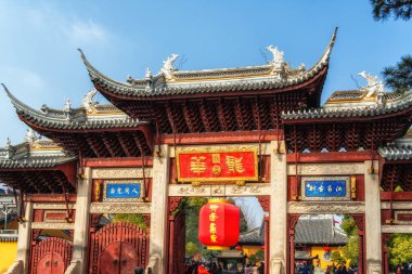 Şangay, Çin - 3 Ocak 2024: Şangay Longhua Tapınağı gündüz görünümü