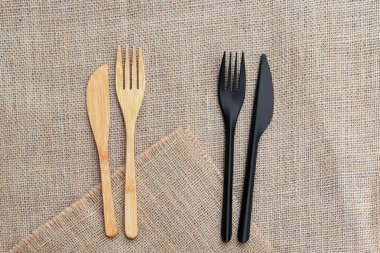 Organik bambu çatal vs çuval bezi arka plan plastik