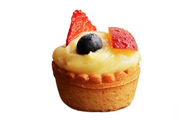 Ahşap arka planda meyveli şifon / kremalı kek sepeti