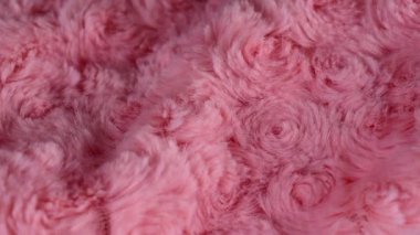 Güzel pofuduk pembe kumaşların yakın planda daire şeklinde dönen çiçekler.
