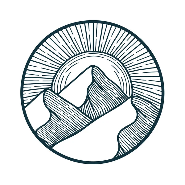 Горы Закат Горах Эмблема Путешествия Горные Приключения Винтажный Стиль Ручной — стоковый вектор