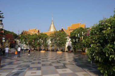 eski tapınakta gündüz içinde