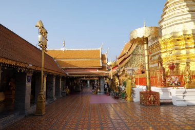 eski tapınakta gündüz içinde