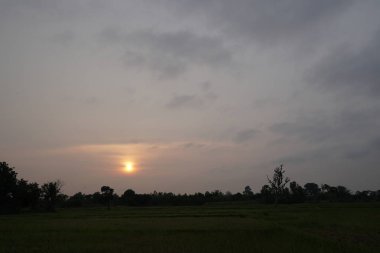 bulutlar, kopya alanı ile renkli günbatımı görünümü