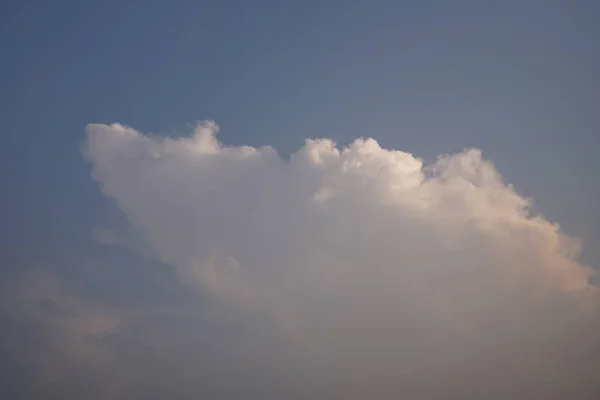 Vista Pôr Sol Colorido Com Nuvens Espaço Cópia — Fotografia de Stock