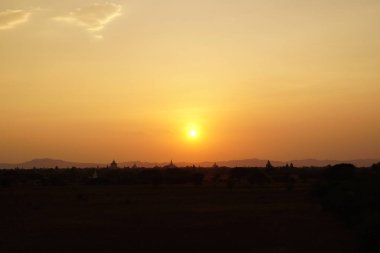 bulutlar, kopya alanı ile renkli günbatımı görünümü