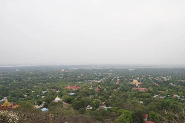 Luchtfoto Van Heuvels Met Groene Bomen Bewolkte Dag — Stockfoto