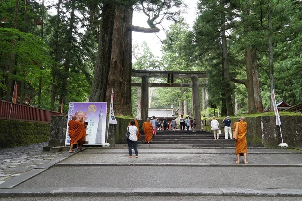 gündüz ormanda shinto türbe görünümü