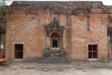 gündüz antik tapınakta giriş 