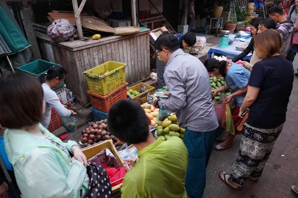 Θέα Των Ανθρώπων Στην Ασιατική Αγορά Κατά Διάρκεια Της Ημέρας — Φωτογραφία Αρχείου