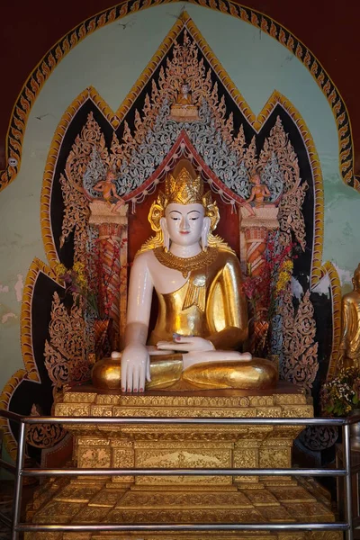 Estatua Buda Dentro Del Templo Antiguo — Foto de Stock