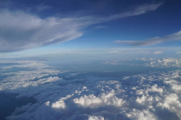 Fehér Bolyhos Felhők Nyáron Napos Kék — Stock Fotó