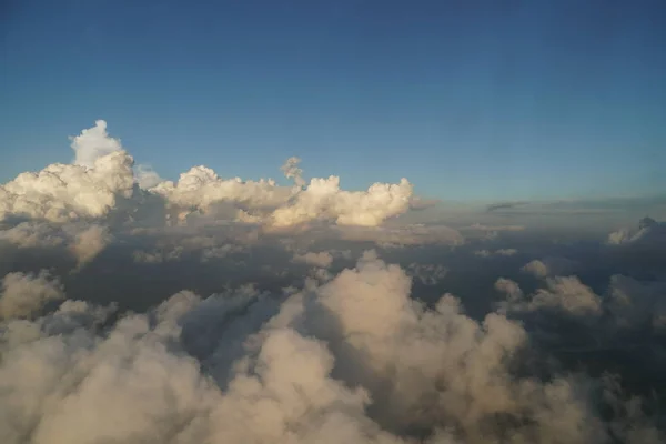 Nuvens Fofas Brancas Verão Céu Azul Ensolarado — Fotografia de Stock