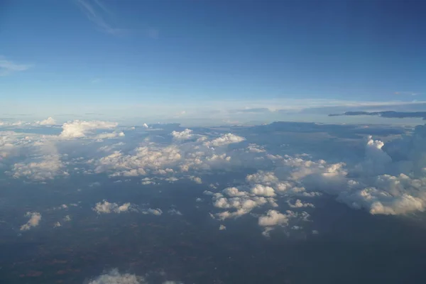 Nuvens Fofas Brancas Verão Céu Azul Ensolarado — Fotografia de Stock