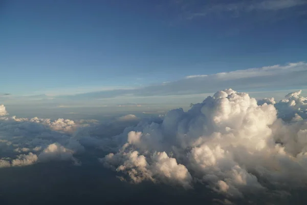 Nubes Esponjosas Blancas Verano Cielo Azul Soleado —  Fotos de Stock