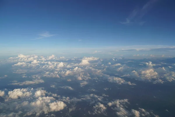 Nubes Esponjosas Blancas Verano Cielo Azul Soleado — Foto de Stock