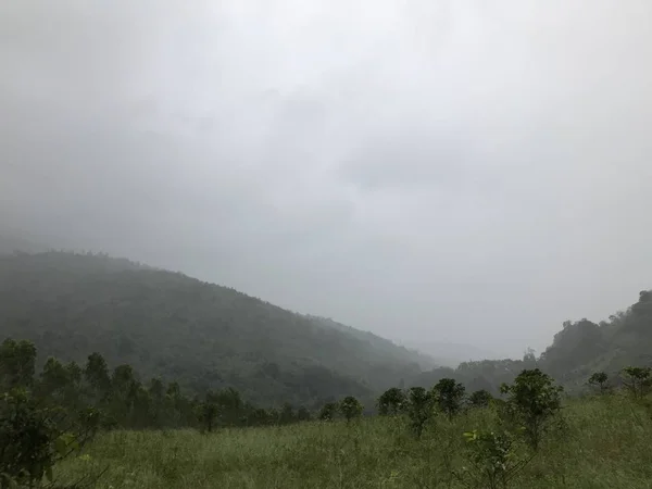 Paisaje Natural Con Cielo Nublado Sobre Montaña — Foto de Stock