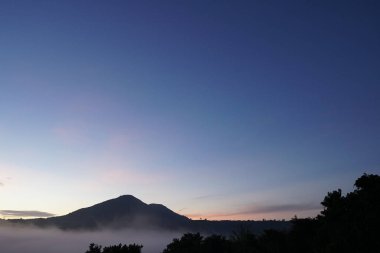 renkli şafak ile doğa manzara 