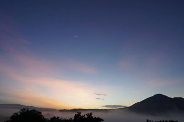 renkli şafak ile doğa manzara 