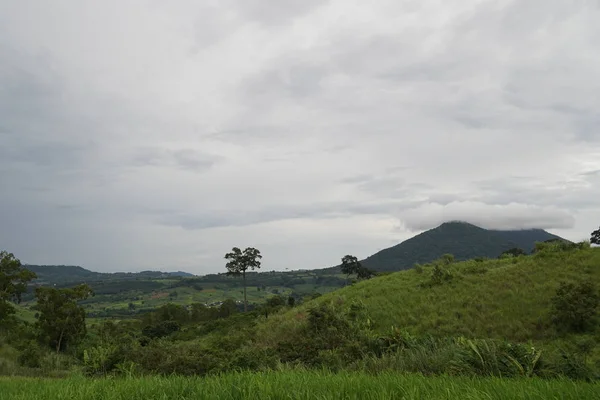 Paisagem Natureza Com Céu Nublado Sobre Montanha — Fotografia de Stock