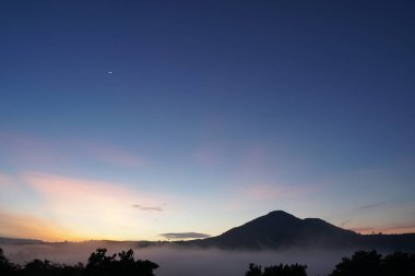 renkli günbatımı ile doğa manzara 