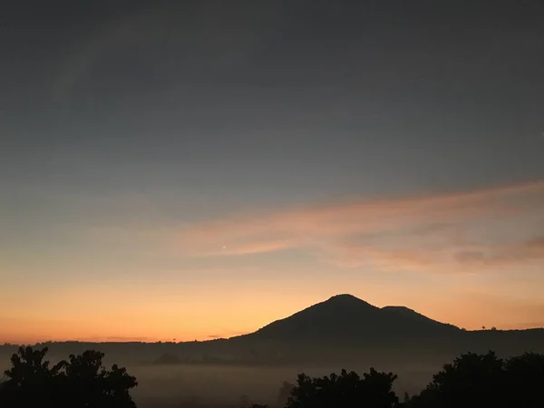 Renkli Günbatımı Ile Doğa Manzara — Stok fotoğraf