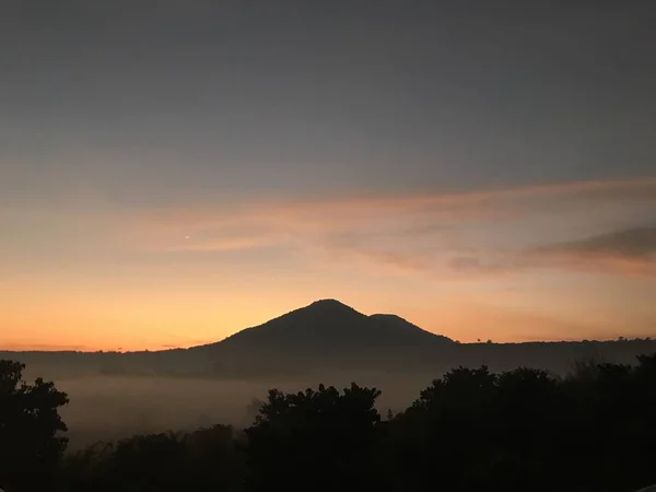 Renkli Günbatımı Ile Doğa Manzara — Stok fotoğraf