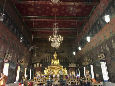 Eski tapınaktaki güzel Buda heykeli 