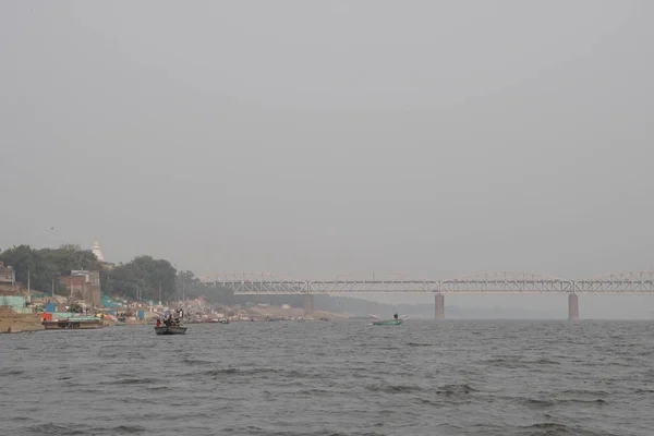 白天有河流的自然景观 — 图库照片