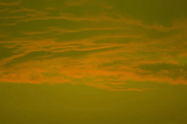 Bewölkter abstrakter Hintergrund. Farben des Sonnenuntergangs — Stockfoto