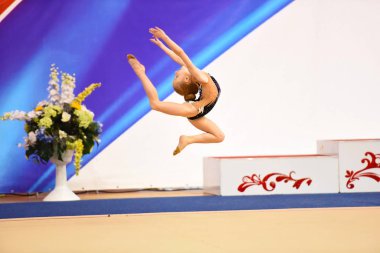 Yarışmalarda bir mayo içinde kız