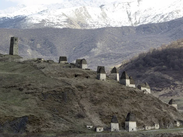 Dargavs, Osetia del Norte, Rusia. La ciudad de los muertos — Foto de Stock