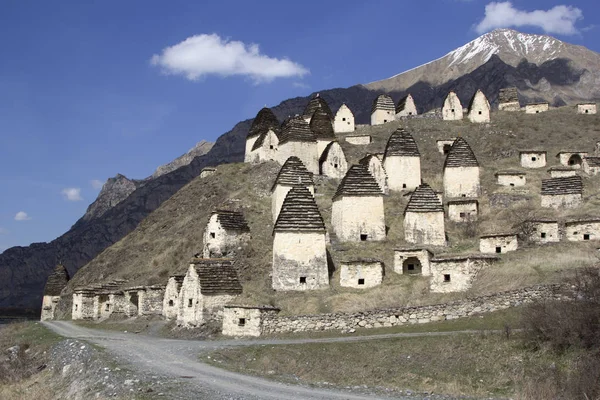 Dargavs, Ossétia do Norte, Rússia. A cidade dos mortos — Fotografia de Stock