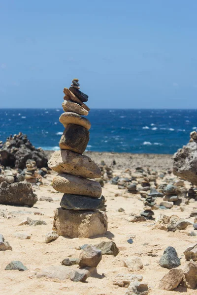 Equilibrio Rocas Costa —  Fotos de Stock