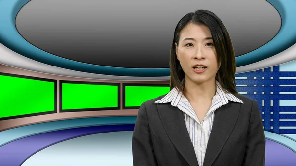 Asiatische Moderatorin Fernsehstudio Mit Grünen Bildschirmen — Stockfoto