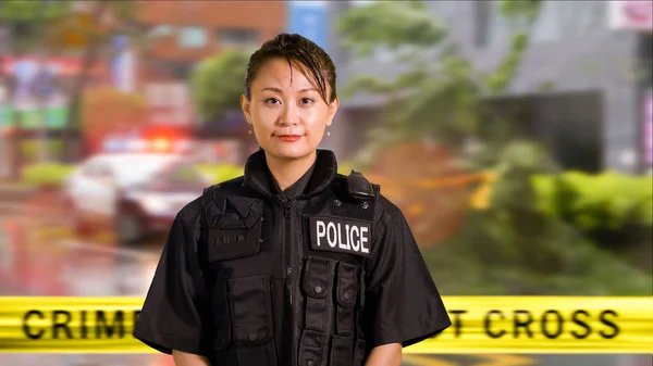 Ásia Americano Mulher Polícia Oficial Sorrisos Câmara — Fotografia de Stock