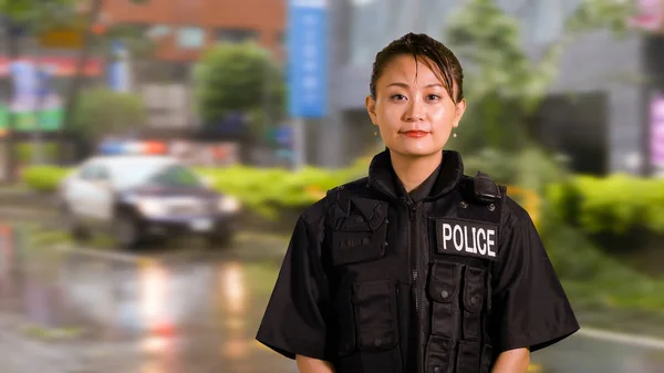 Asya Amerikalı Kadın Polis Memuru Olay Yerinde — Stok fotoğraf