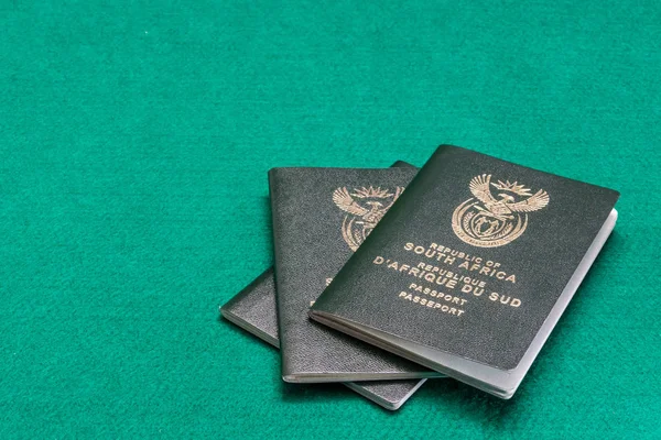 Republiki Południowej Afryki Paszportów Zielonym Tle — Zdjęcie stockowe