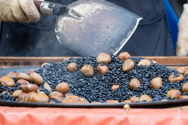 Castañas Tostadas Piedras Calientes Carrito Del Vendedor — Foto de Stock