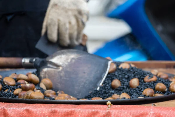 Castañas Tostadas Piedras Calientes Carrito Del Vendedor — Foto de Stock