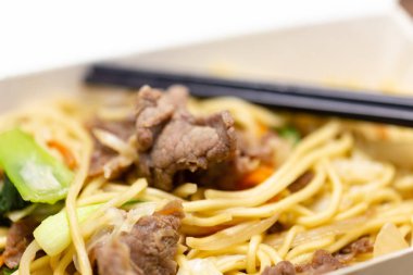 Çin domuz kızarmış pilav beslenme çantası içinde çubuklarla